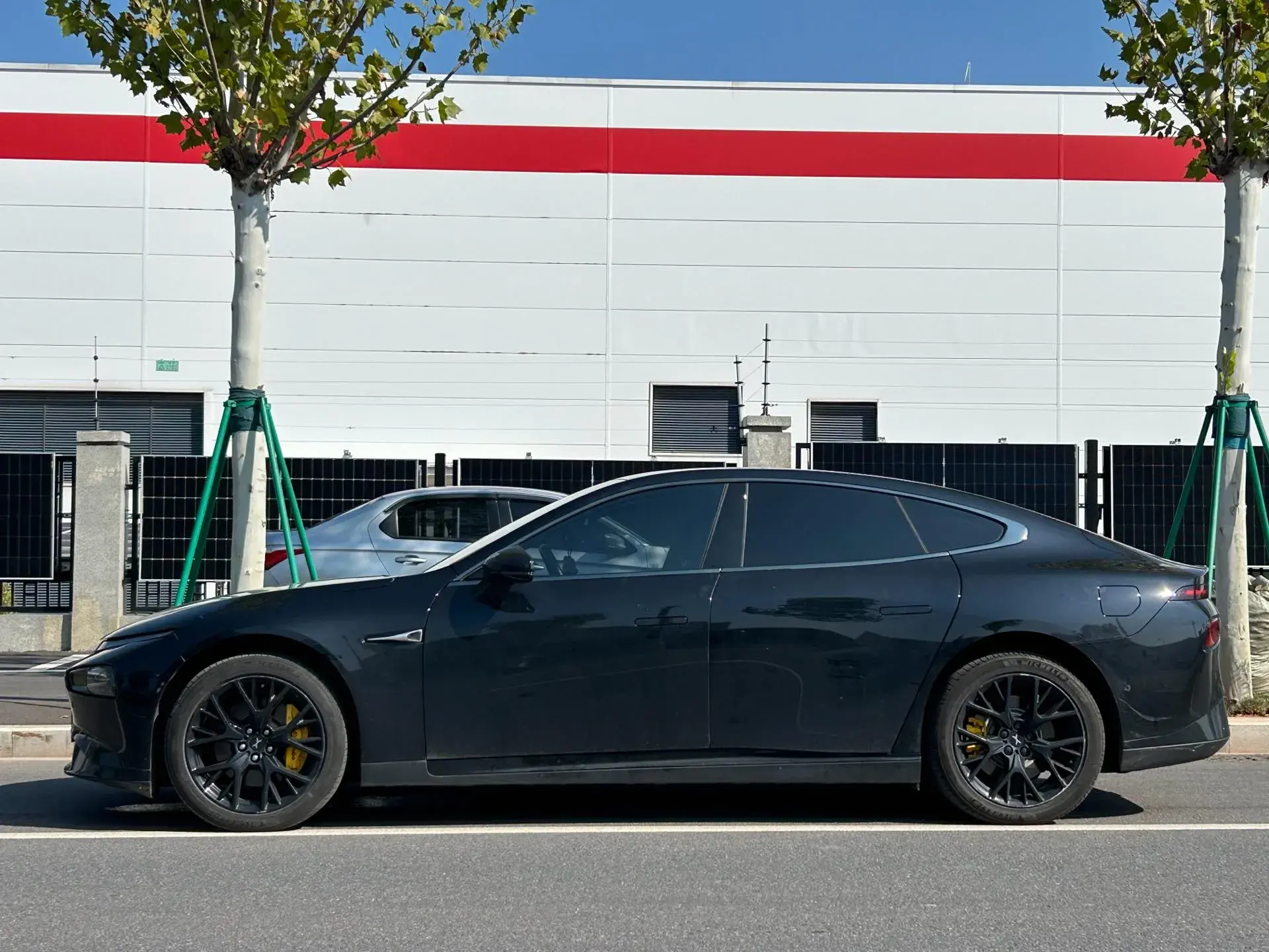 2023 XPENG P7 thumbnail 2