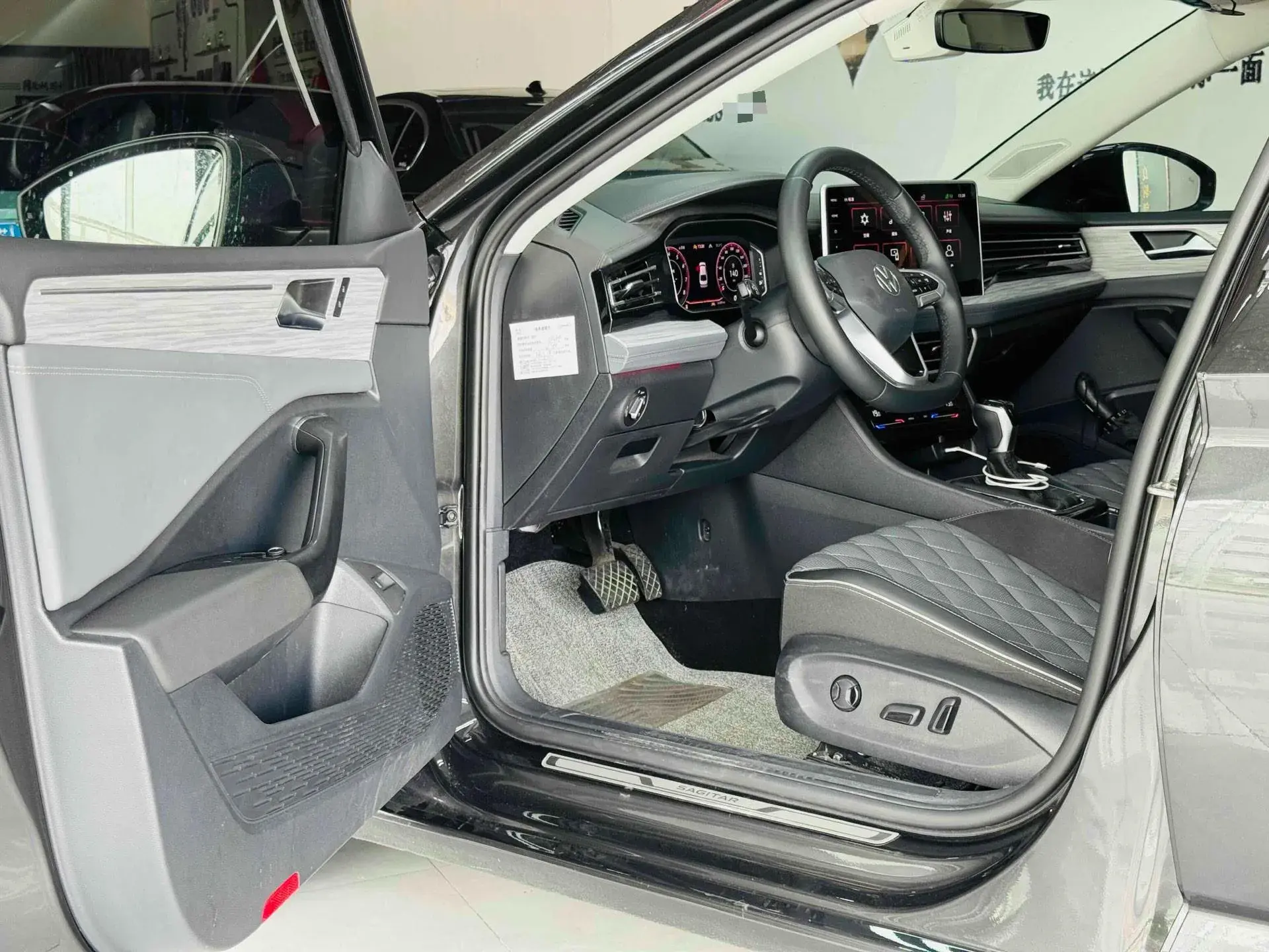 2023 VOLKSWAGEN SAGITAR thumbnail 3