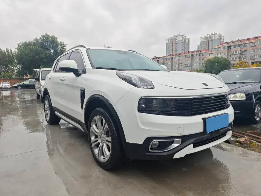 2019 LYNK&CO 01 thumbnail 3