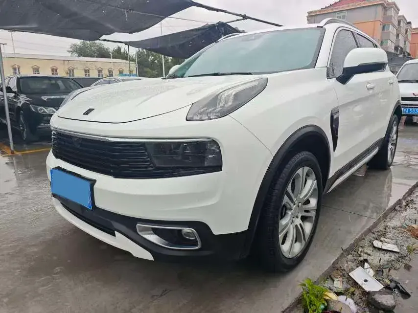 2019 LYNK&CO 01 view 1