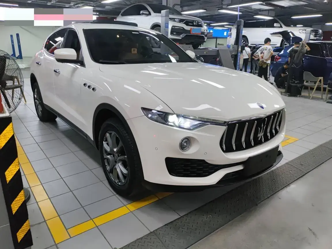 2021 MASERATI LEVANTE thumbnail 2