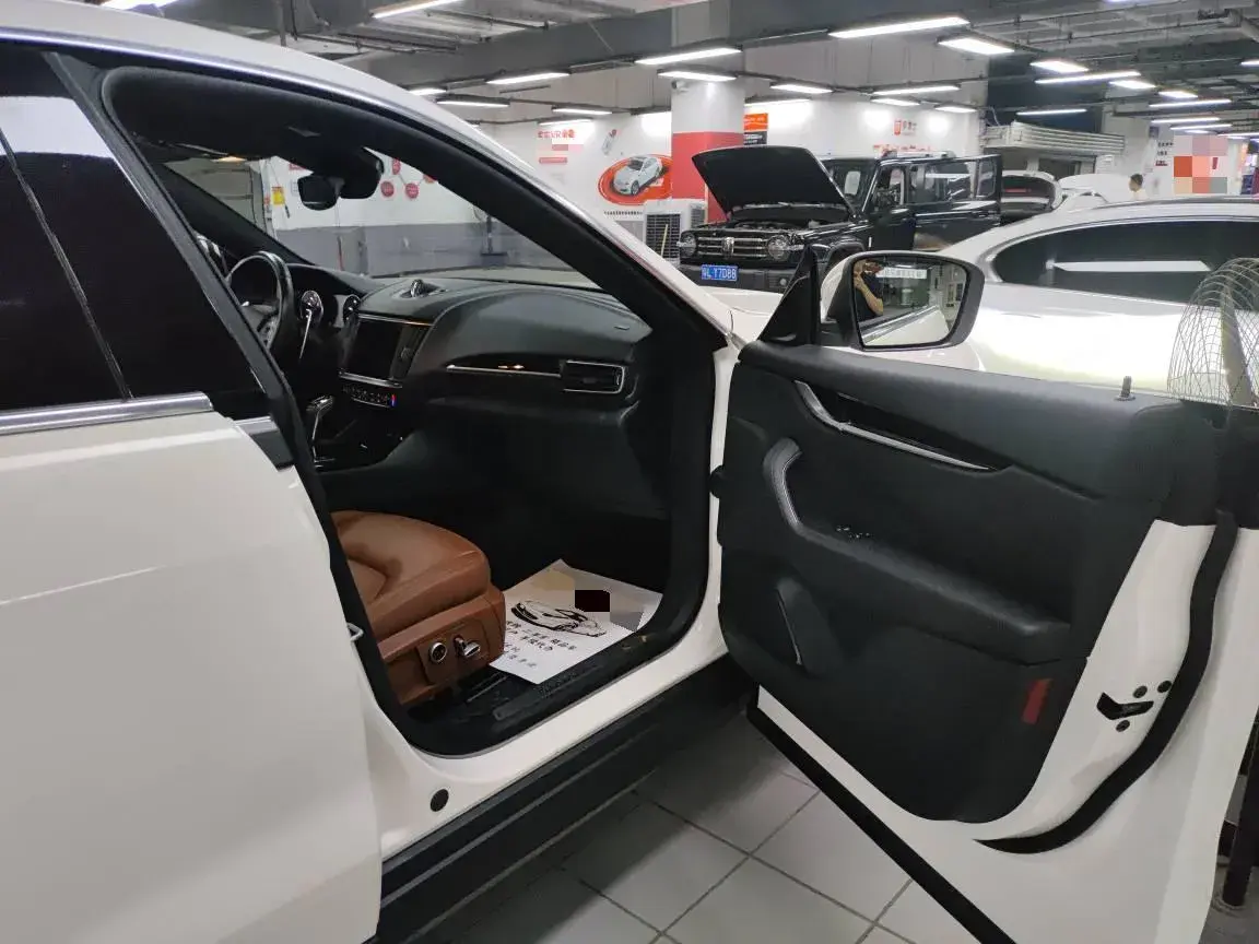 2021 MASERATI LEVANTE thumbnail 4