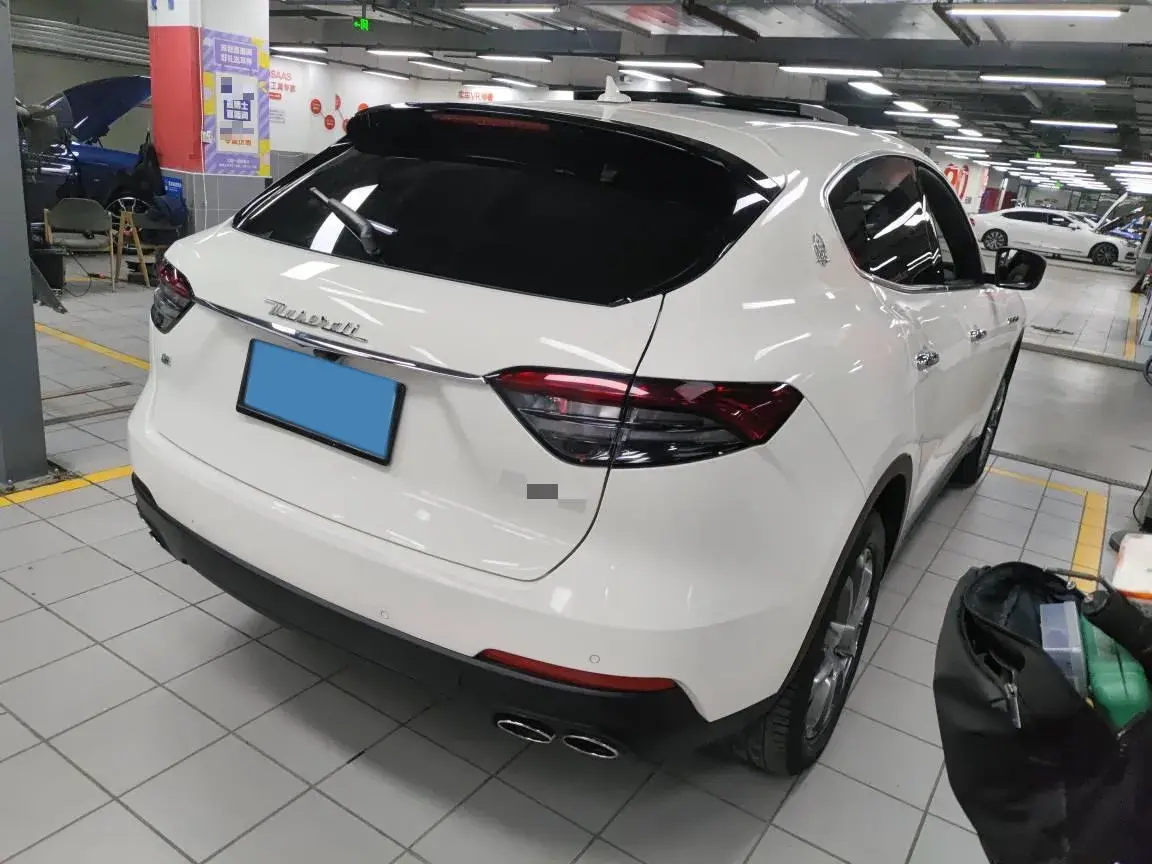 2021 MASERATI LEVANTE thumbnail 3