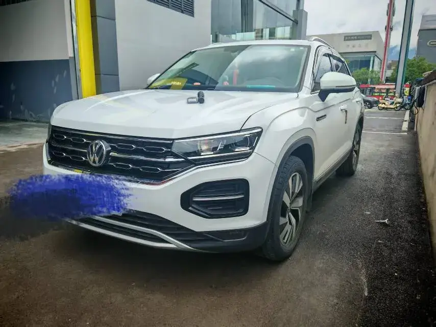 2020 VOLKSWAGEN TAYRON view 1