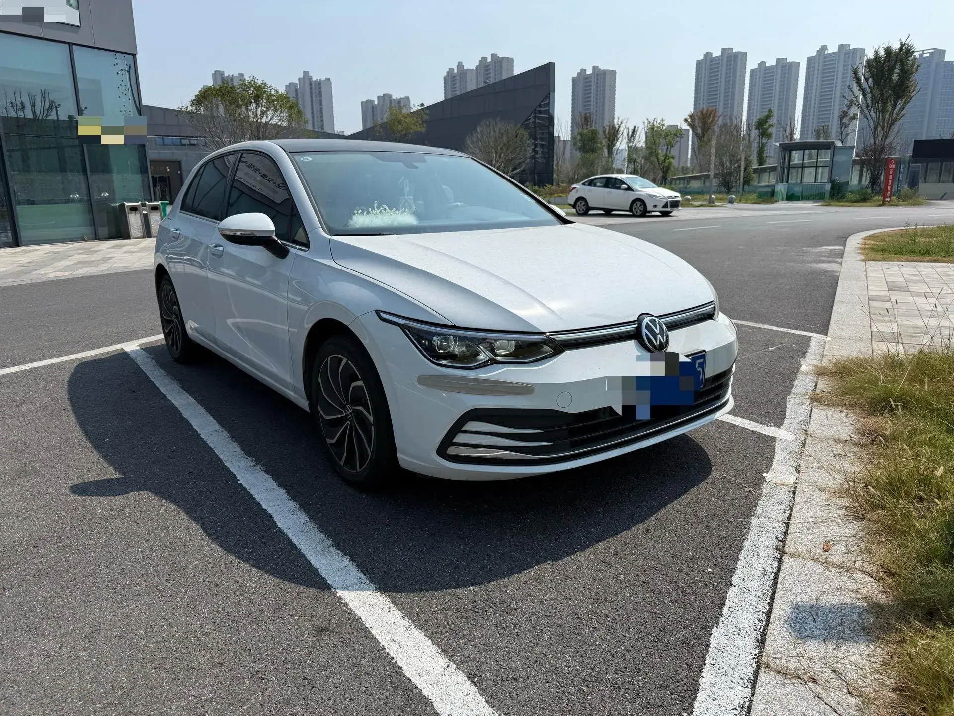 2021 VOLKSWAGEN GOLF thumbnail 3