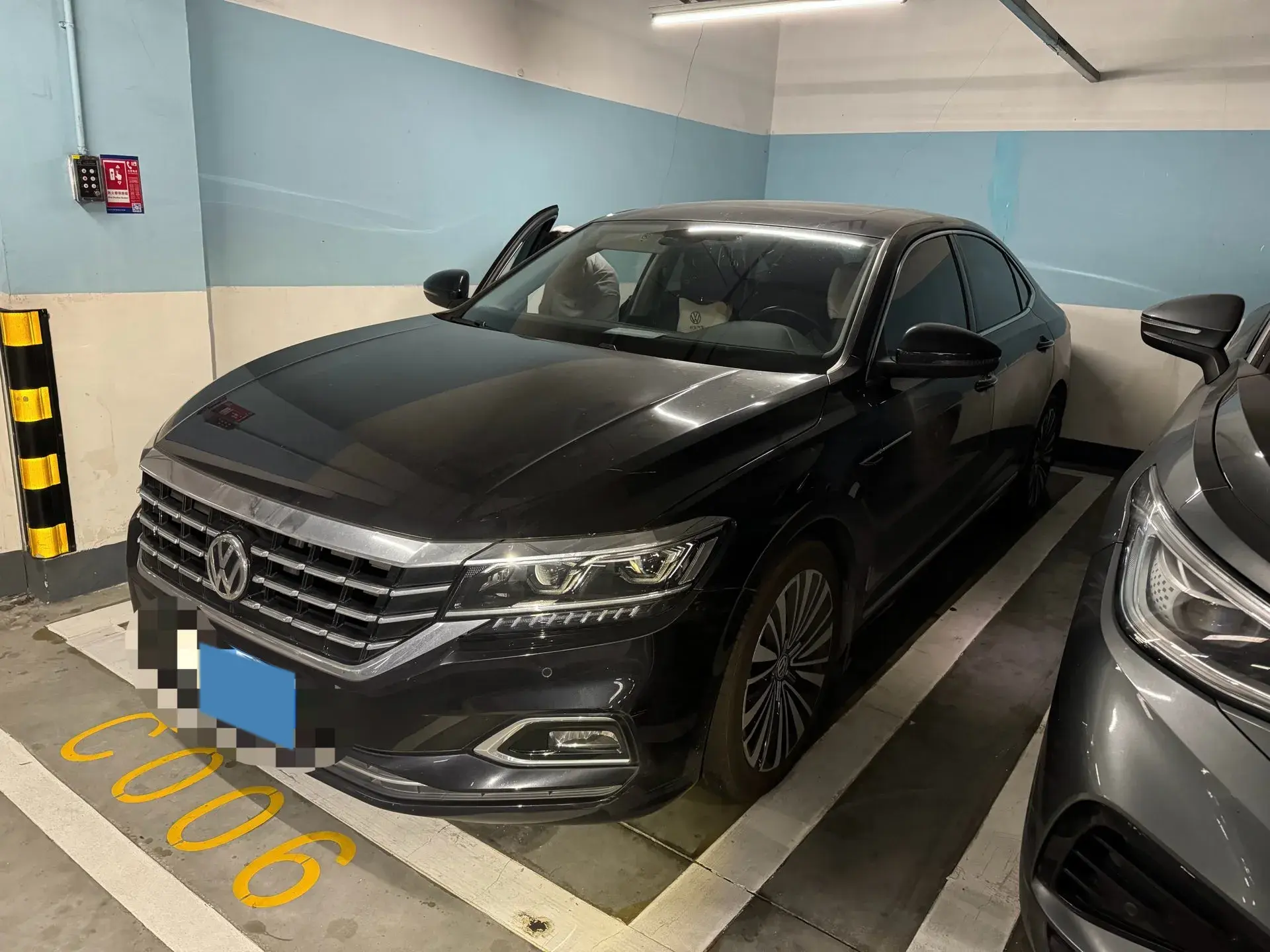 2019 VOLKSWAGEN PASSAT view 1