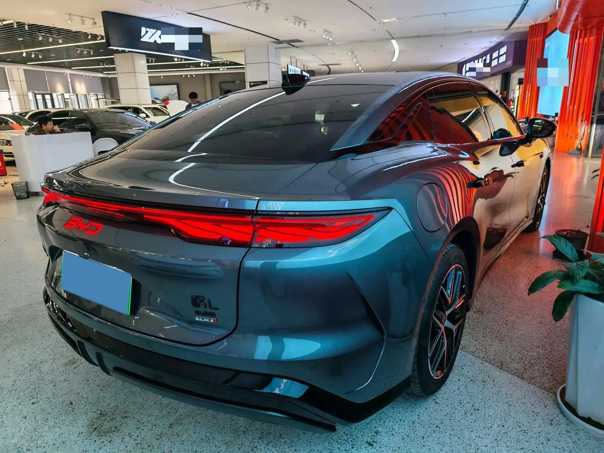 2025 BYD HANL thumbnail 4