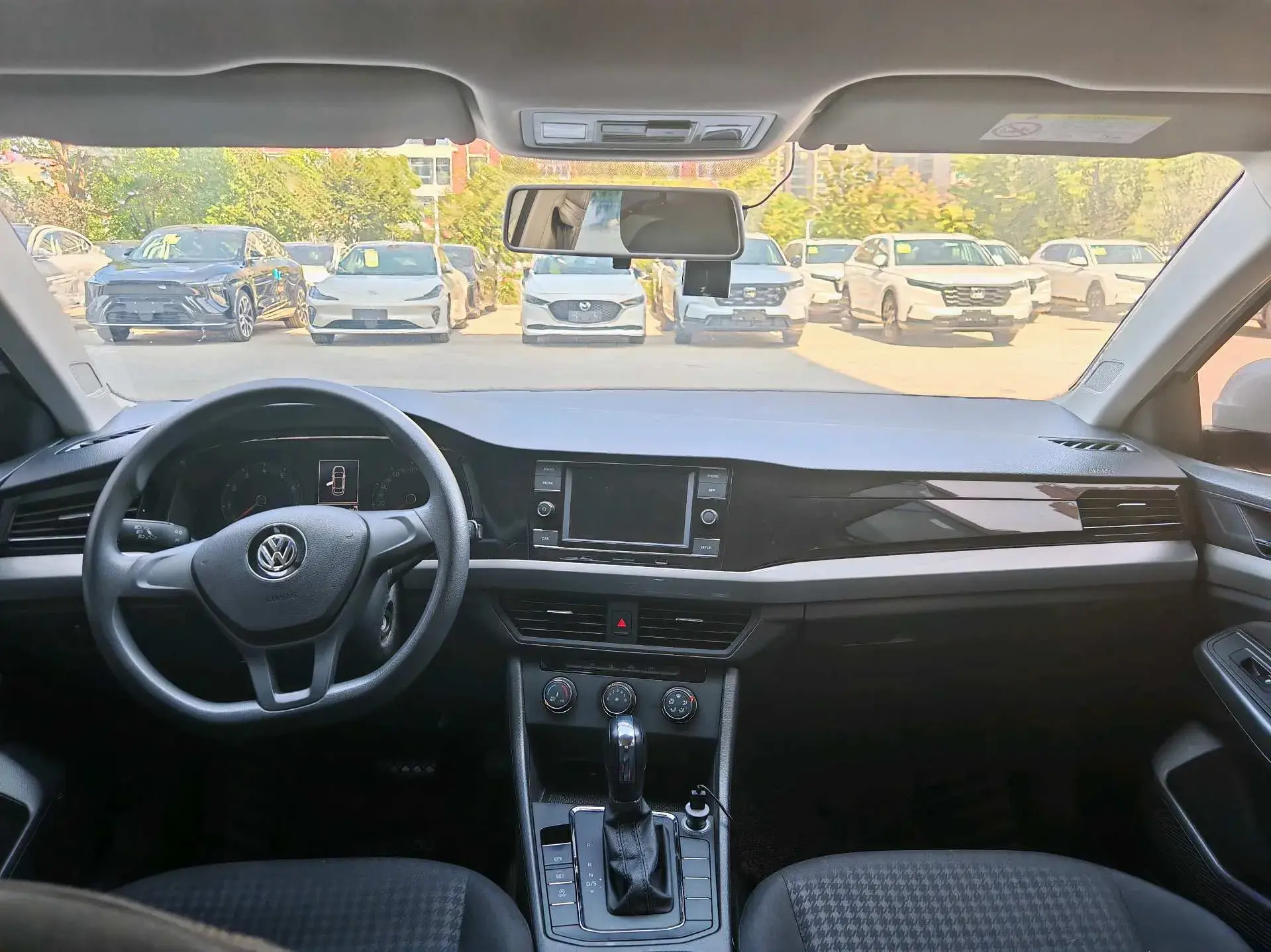 2019 VOLKSWAGEN BORA thumbnail 4