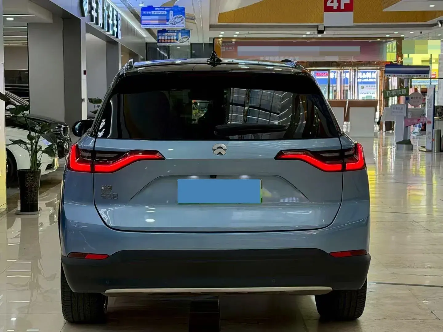 2018 NIO ES8 thumbnail 4