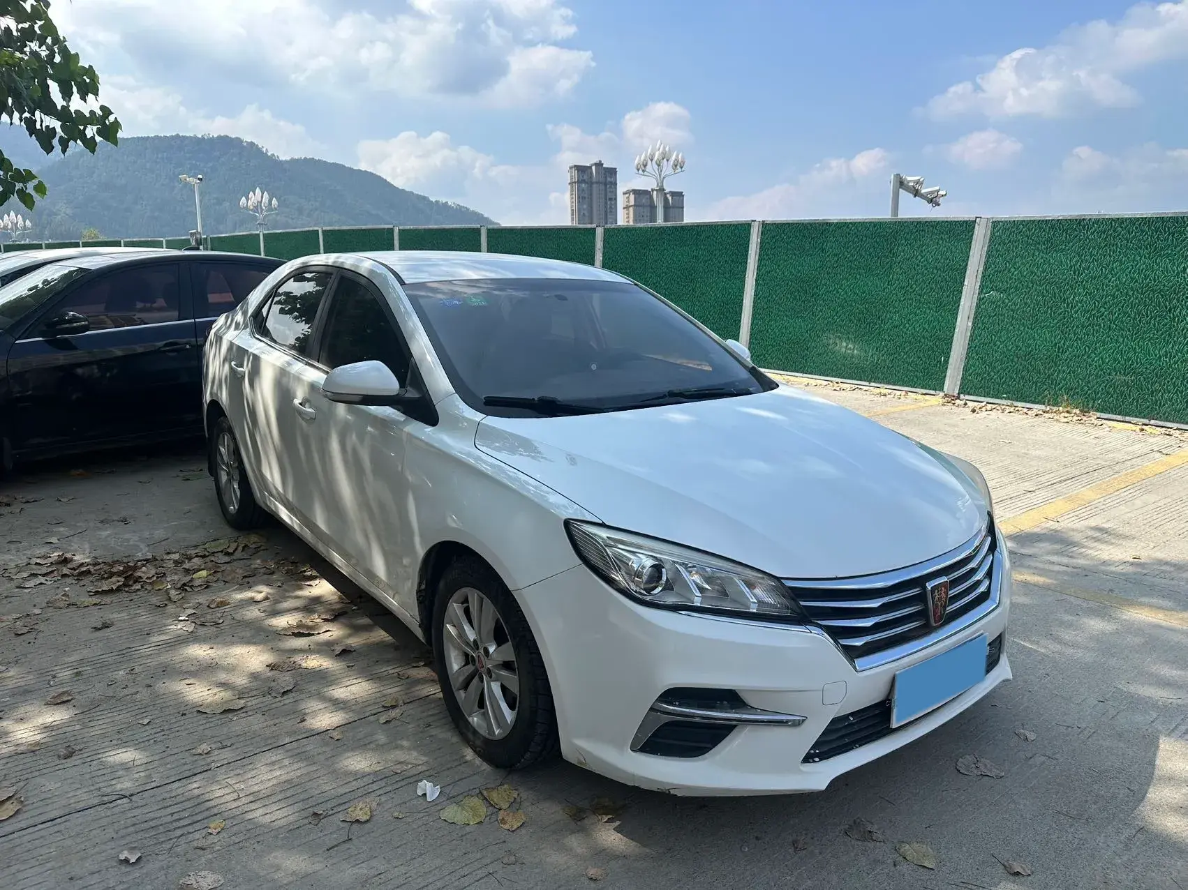 2018 ROEWE 360 thumbnail 2