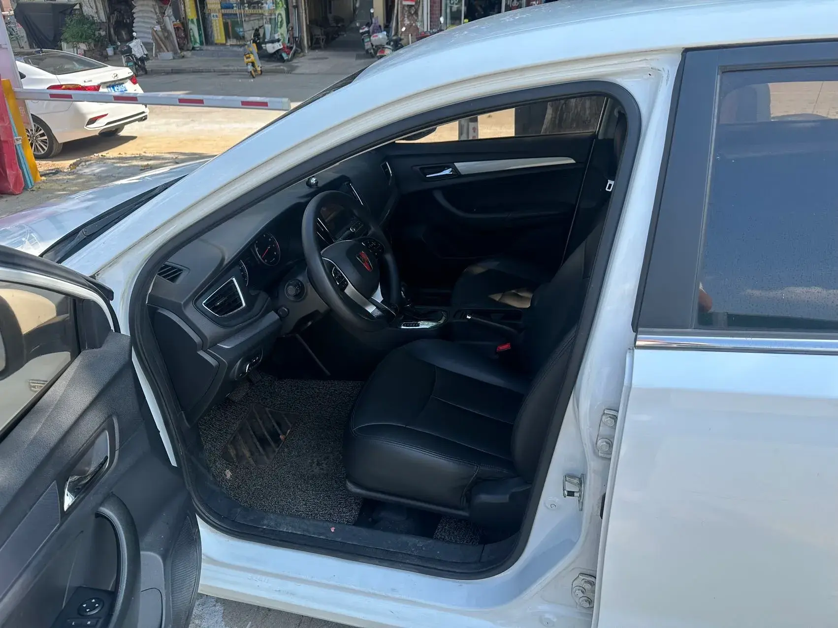 2018 ROEWE 360 thumbnail 4