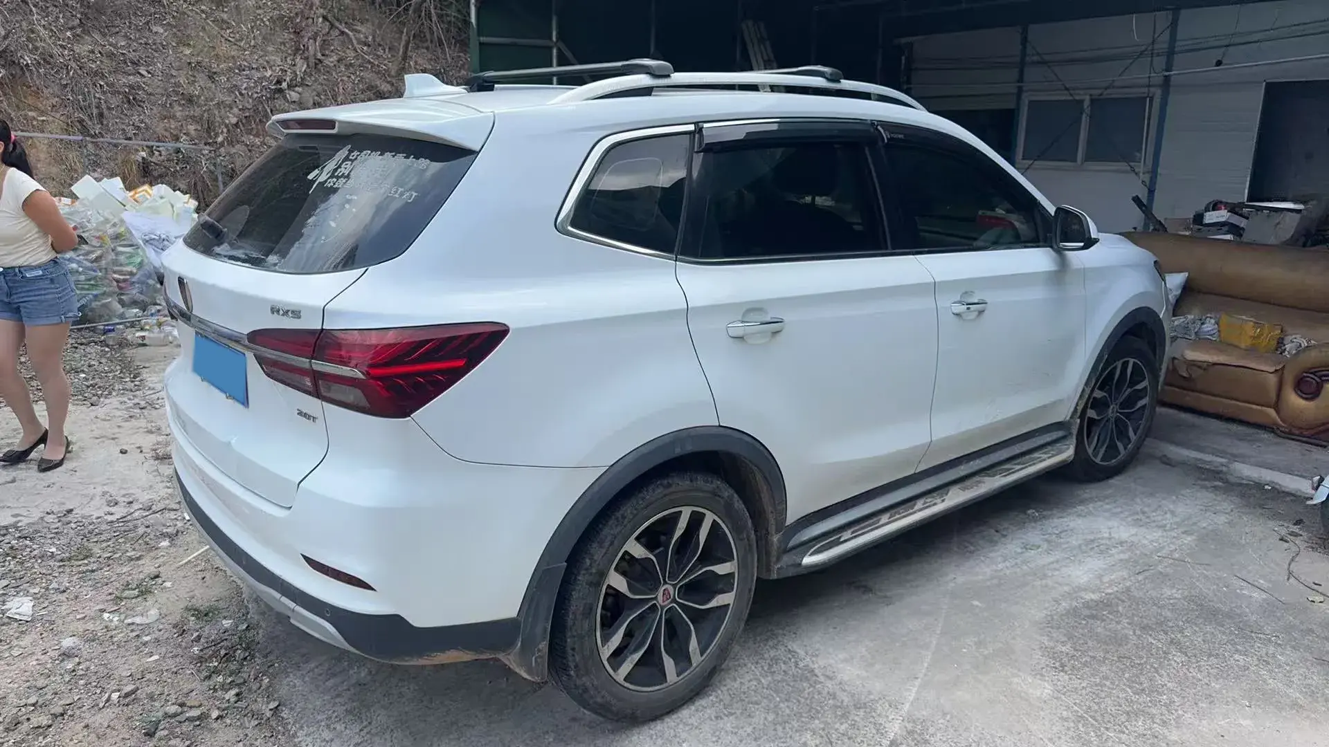 2017 ROEWE I6 thumbnail 2