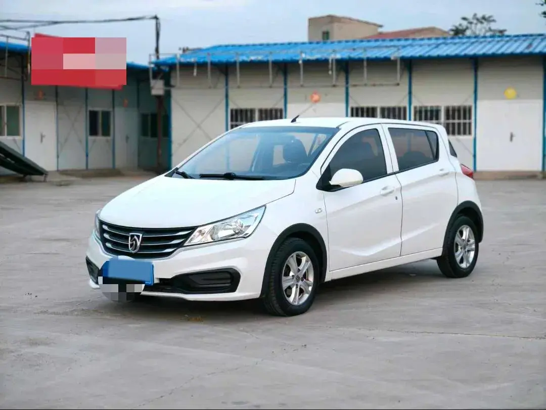 2016 BaoJun 310 1.2L 82HP L4 5MT 2016 BaoJun 310 1.2L 82HP L4 5MT