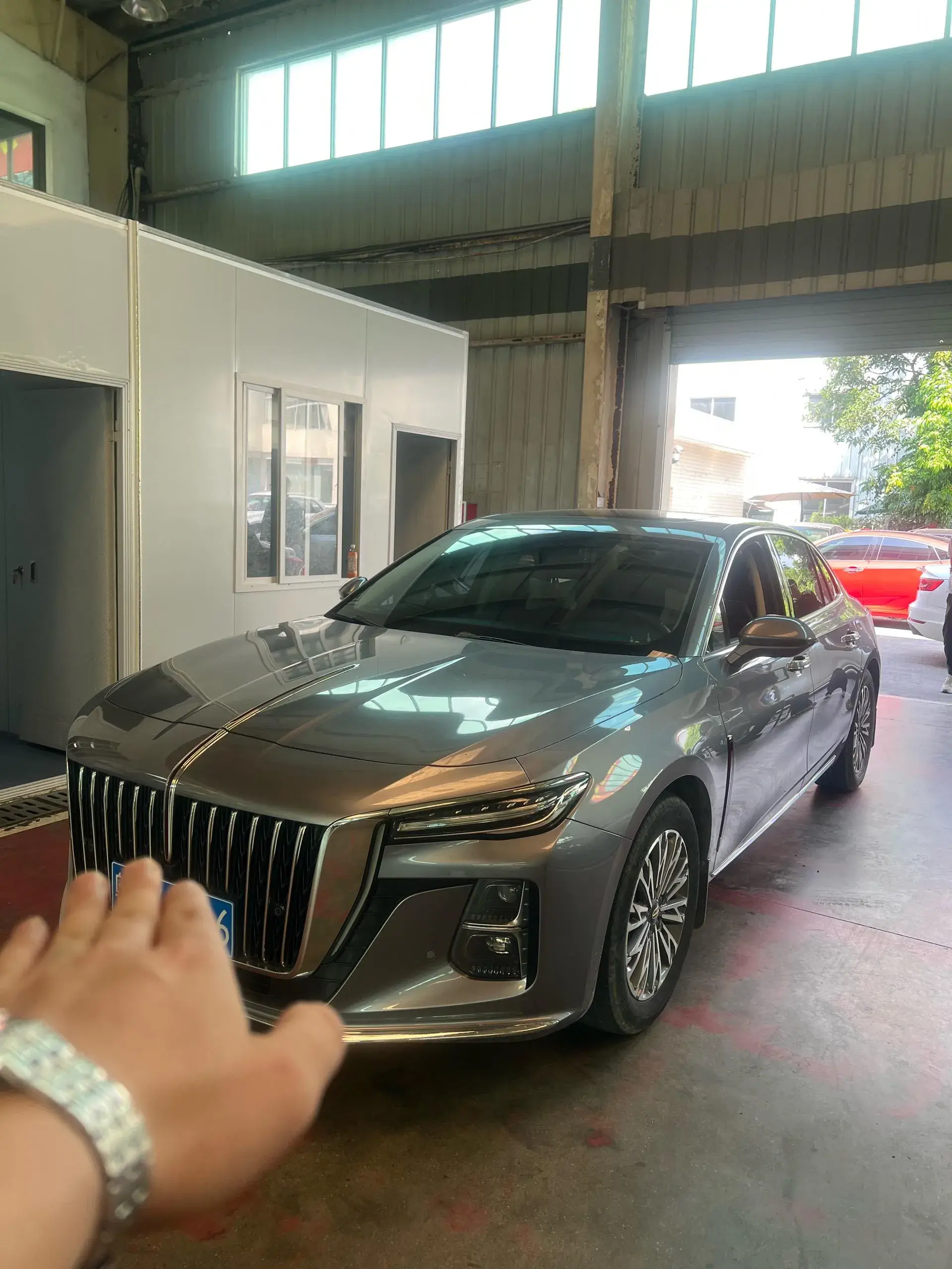 2023 HONGQI H5 view 1