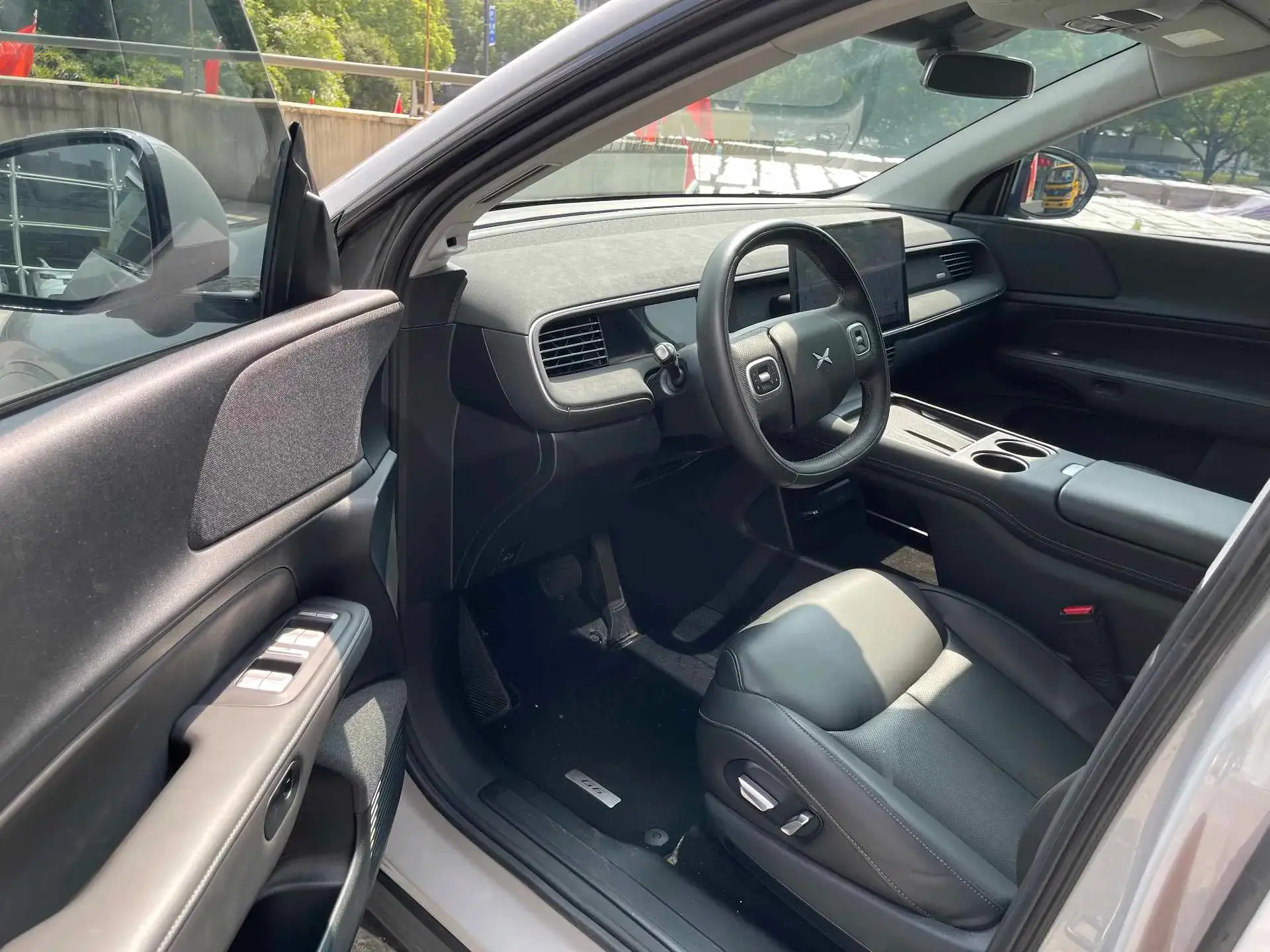 2023 XPENG G6 thumbnail 3