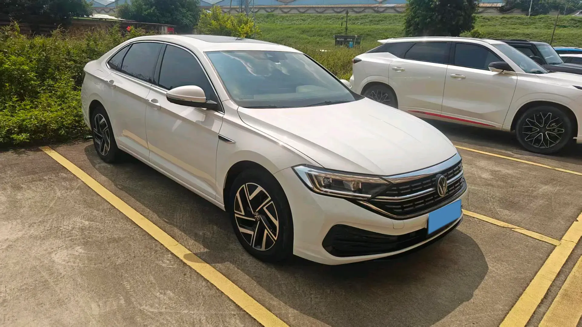 2023 VOLKSWAGEN SAGITAR thumbnail 2