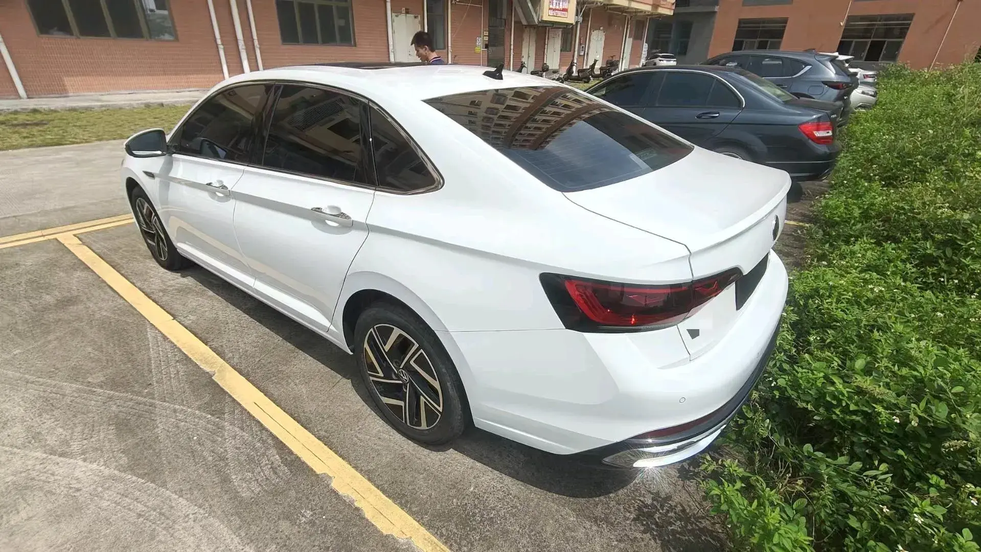 2023 VOLKSWAGEN SAGITAR thumbnail 4