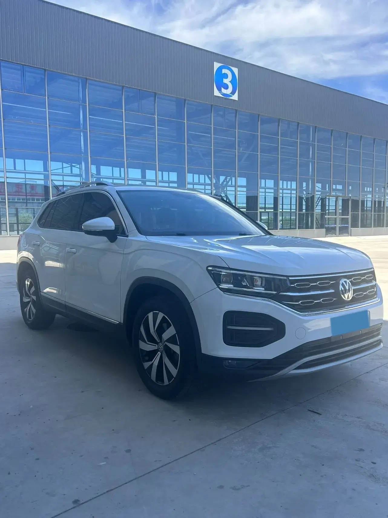 2019 VOLKSWAGEN TAYRON thumbnail 3