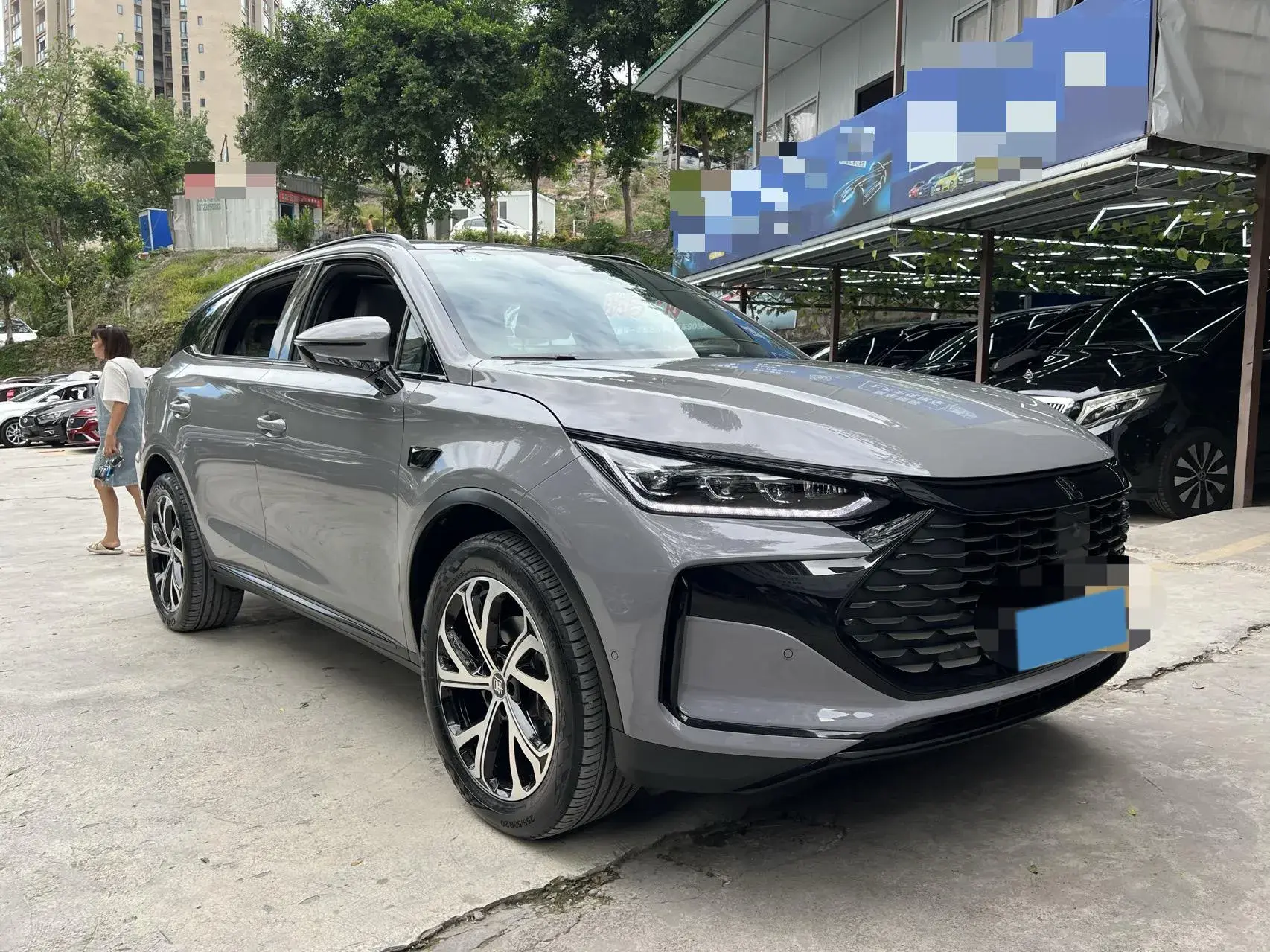 2025 BYD TANG thumbnail 3