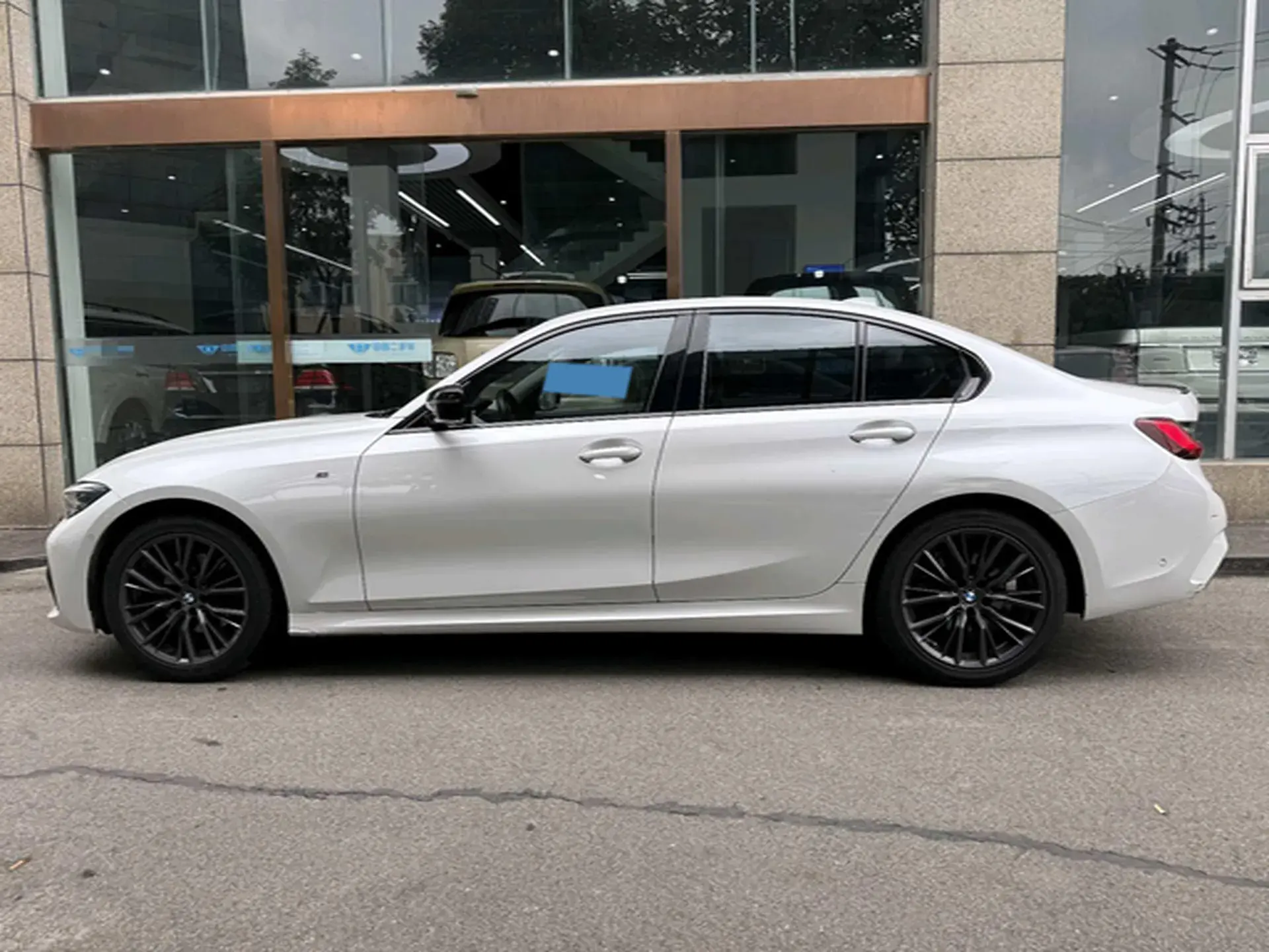 2022 BMW 3 thumbnail 3