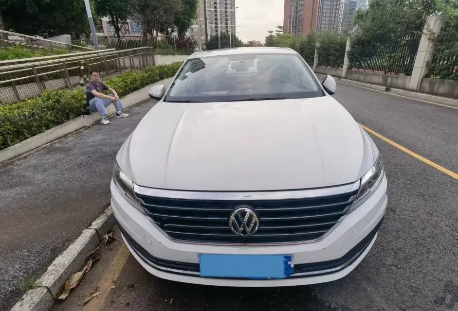 2019 VOLKSWAGEN LAVIDA thumbnail 2