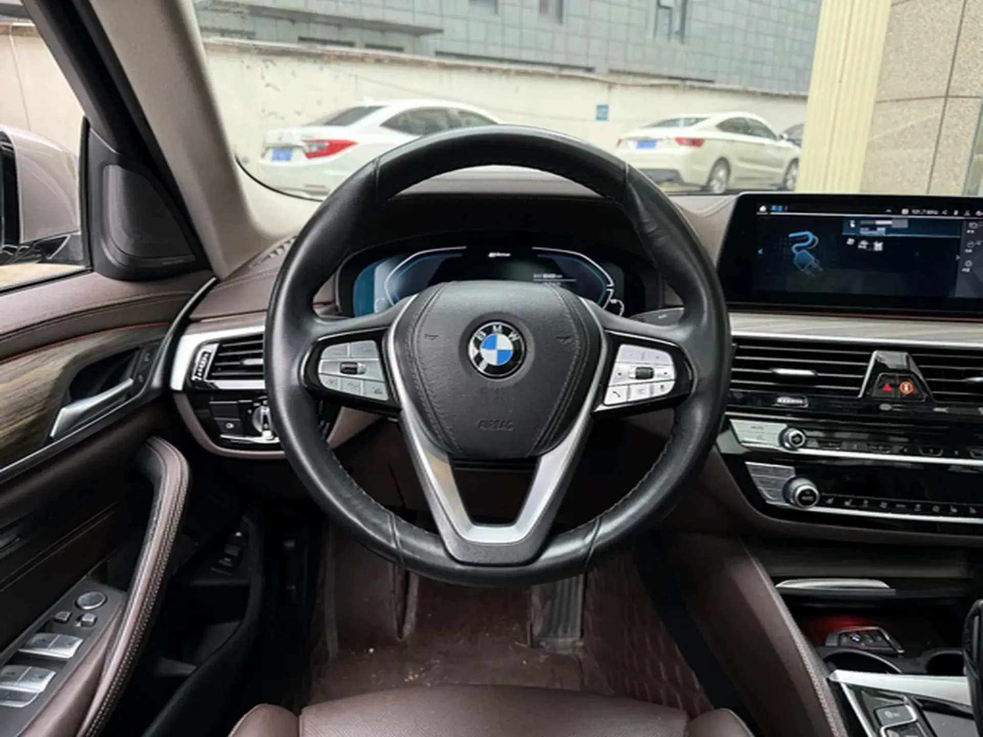 2020 BMW 5 thumbnail 3