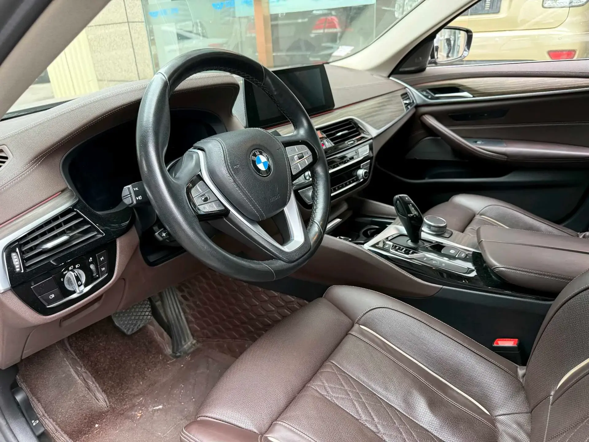 2020 BMW 5 thumbnail 4