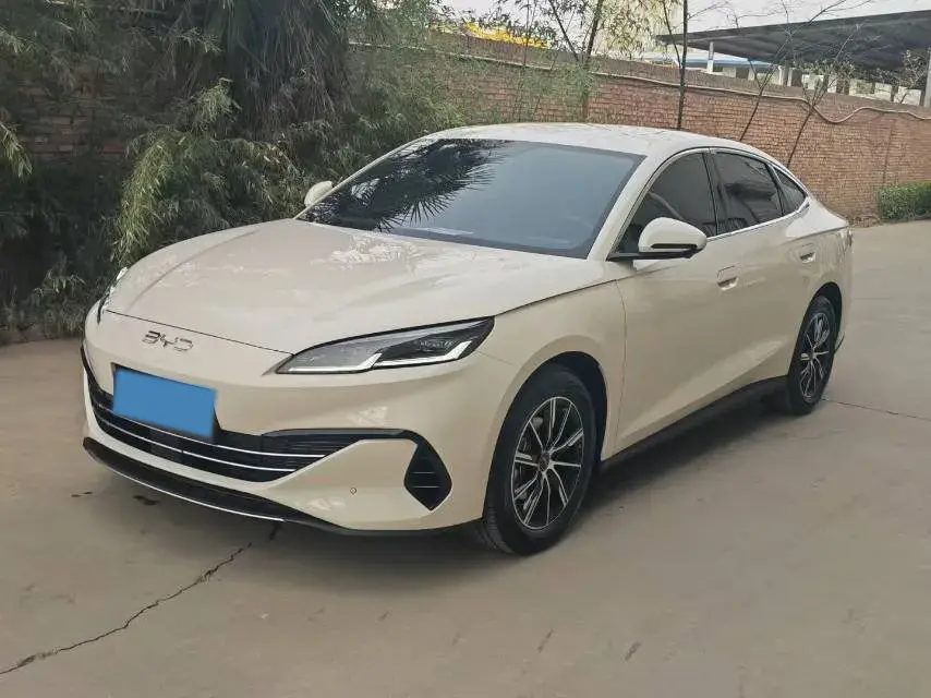 2024 BYD SEAL view 1