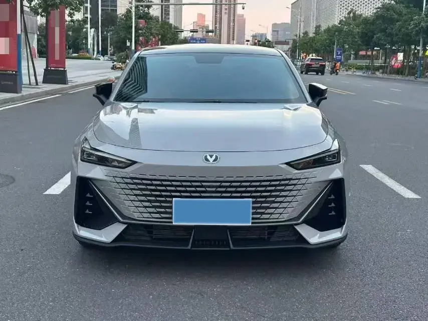 2022 CHANGAN UNI-V thumbnail 2