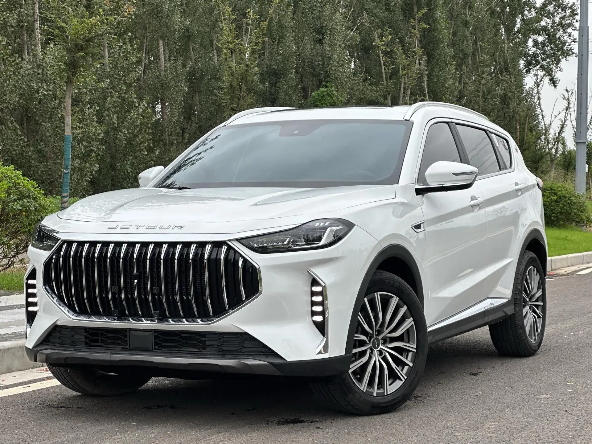 2025 JETOUR X70 view 1