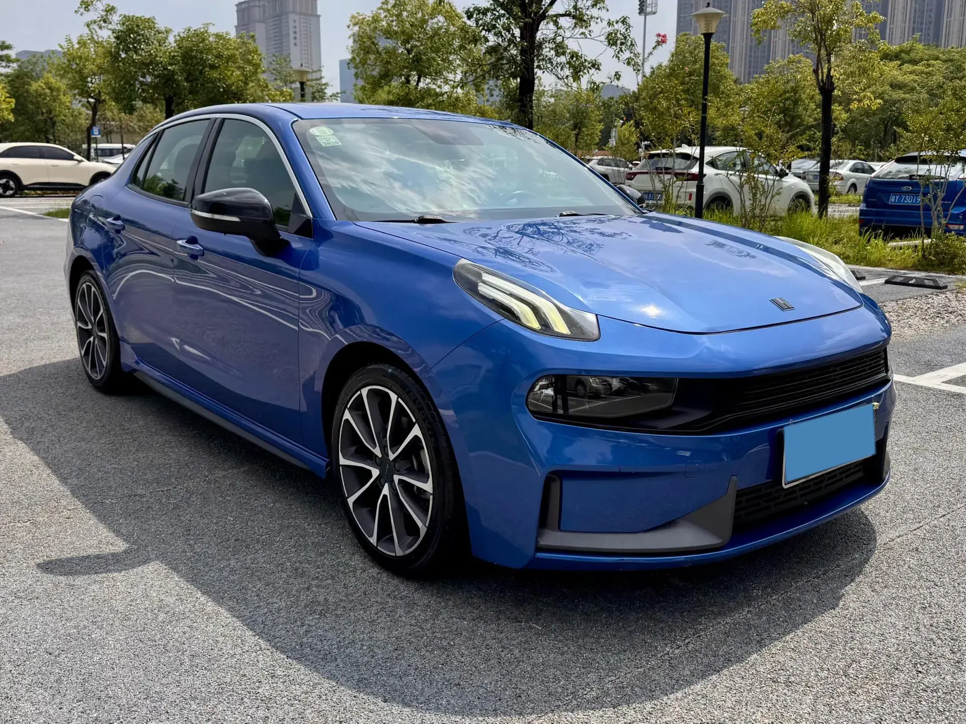 2018 LYNK&CO 03 thumbnail 3