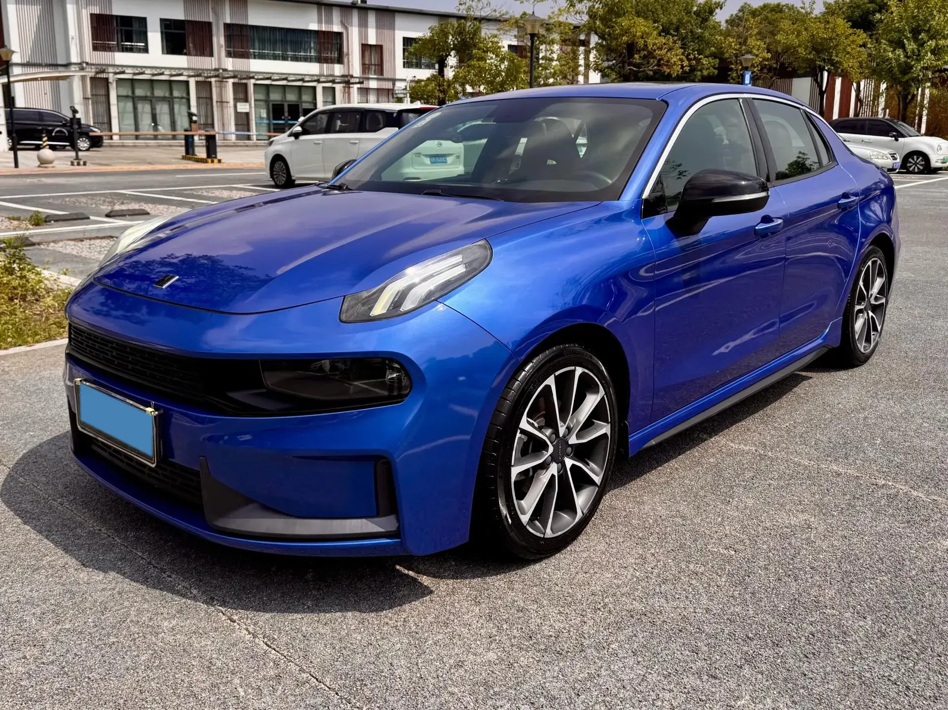 2018 LYNK&CO 03 view 1