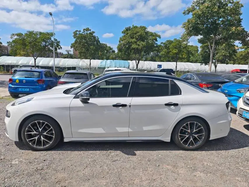 2022 LYNK&CO 03 thumbnail 3