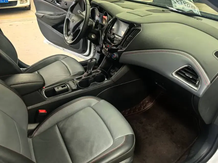 2018 CHEVROLET CRUZE thumbnail 4