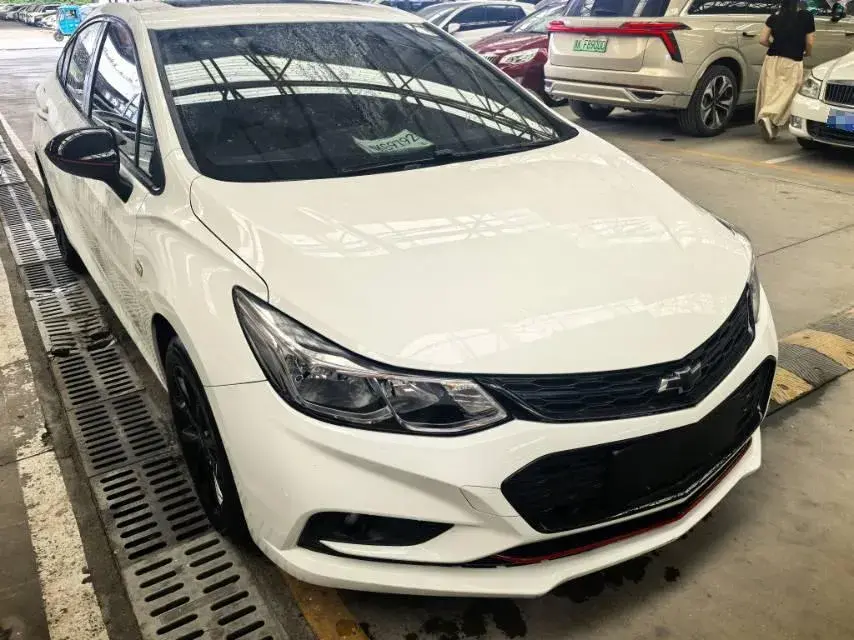 2018 CHEVROLET CRUZE thumbnail 2