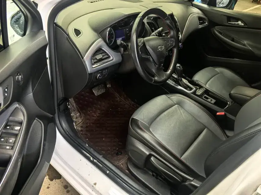 2018 CHEVROLET CRUZE thumbnail 3