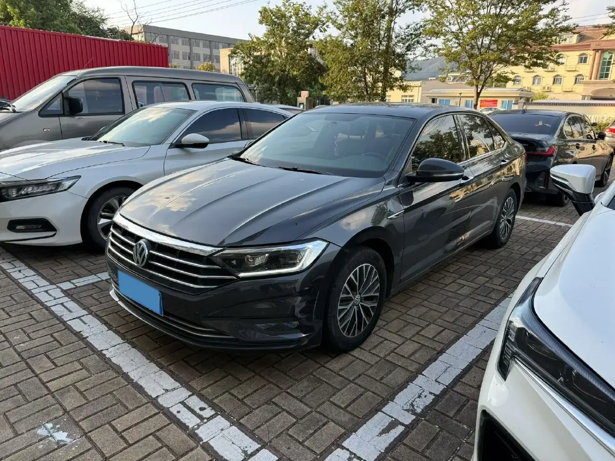 2020 Volkswagen Sagitar 1.2T 116HP L4 7DCT