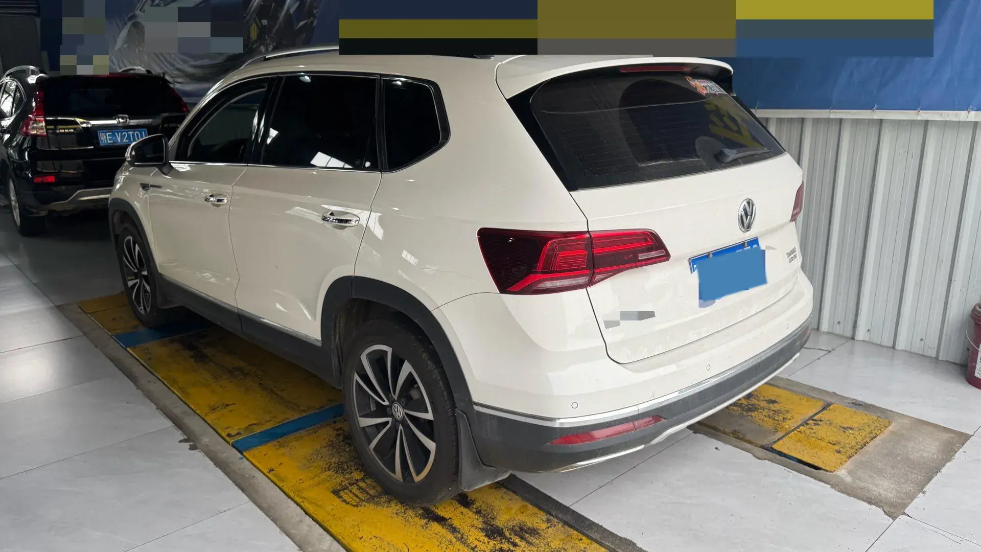 2019 VOLKSWAGEN THARU thumbnail 3