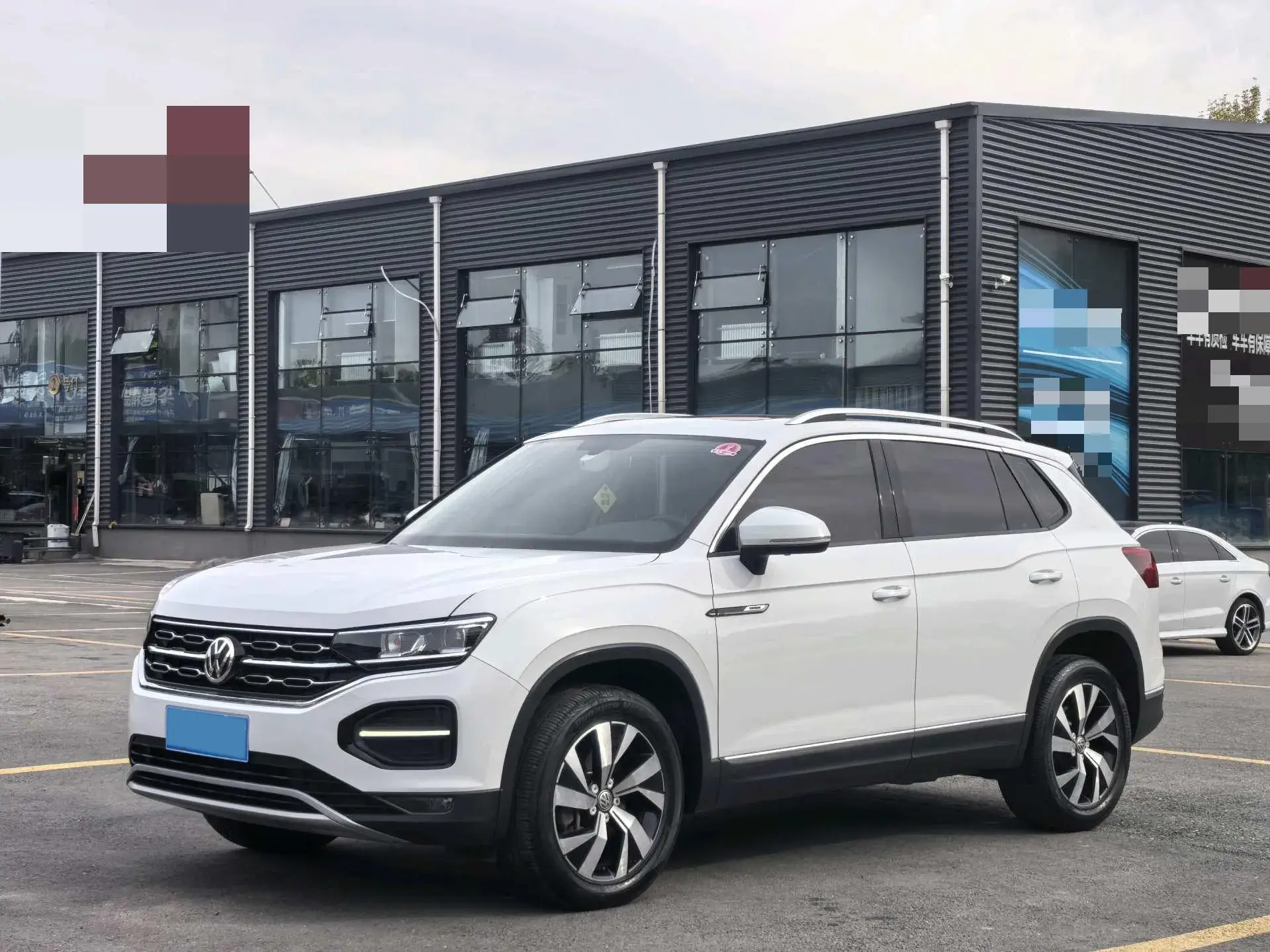 2020 VOLKSWAGEN TAYRON view 1