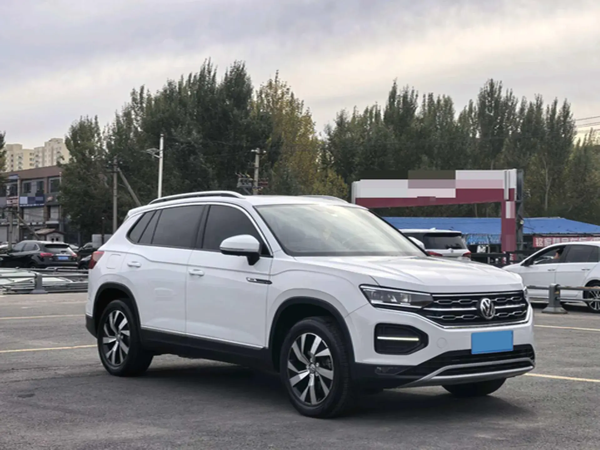 2020 VOLKSWAGEN TAYRON thumbnail 3