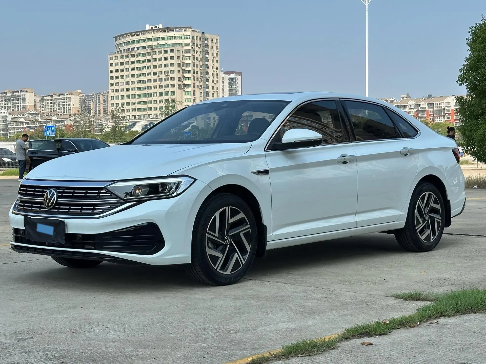 2025 VOLKSWAGEN SAGITAR view 1