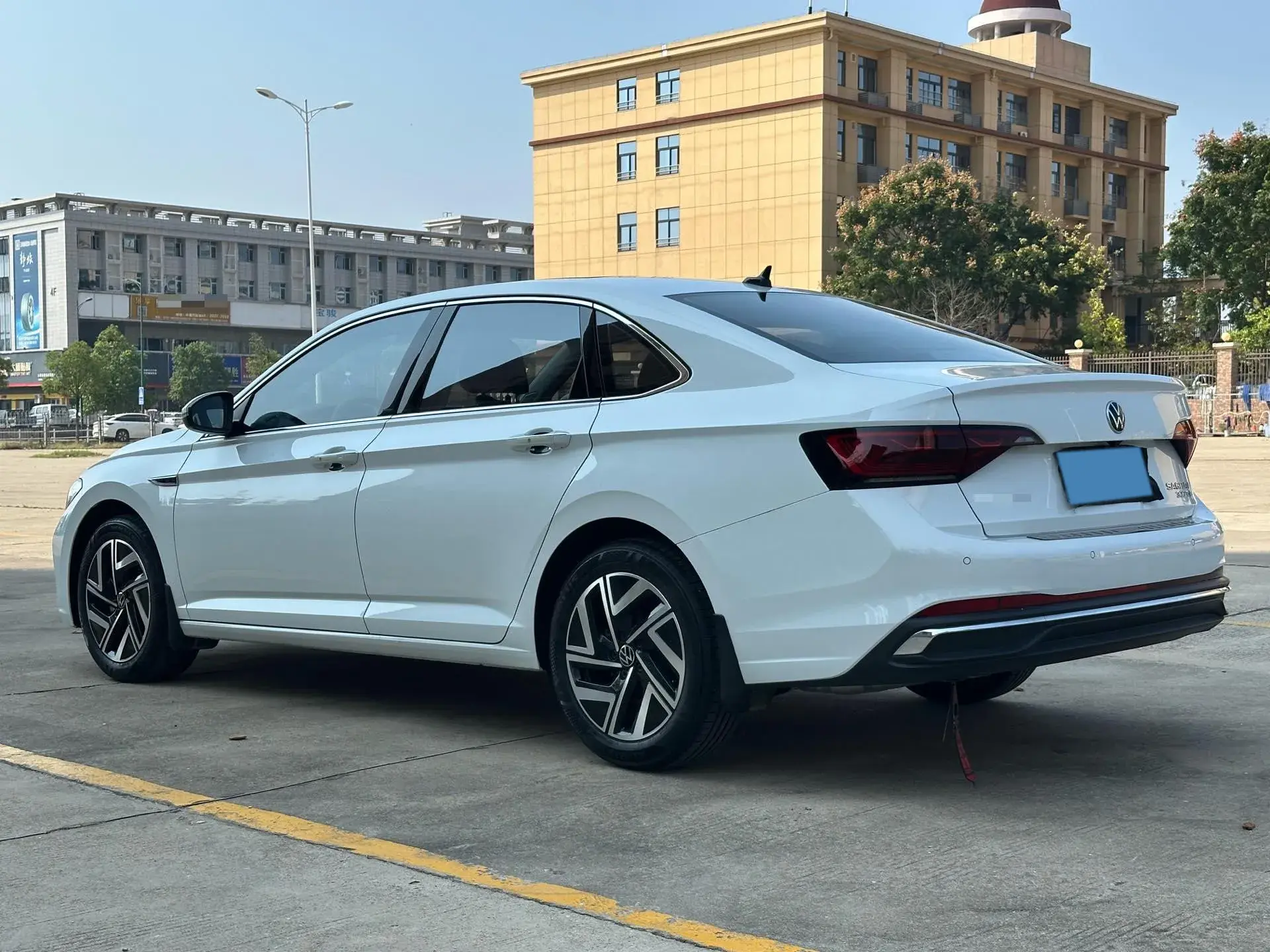 2025 VOLKSWAGEN SAGITAR thumbnail 4