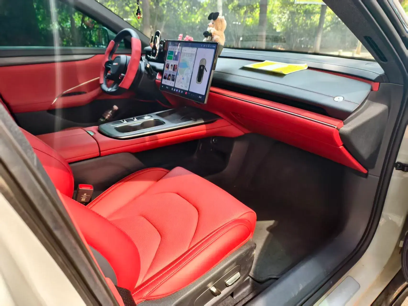 2024 MI SU7 thumbnail 4