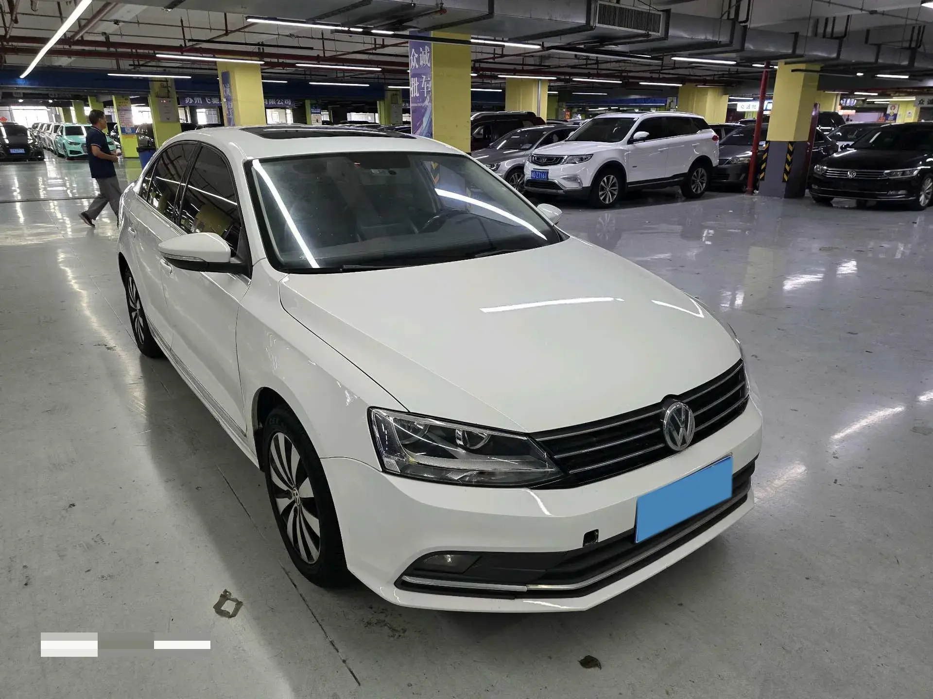 2017 VOLKSWAGEN SAGITAR thumbnail 3