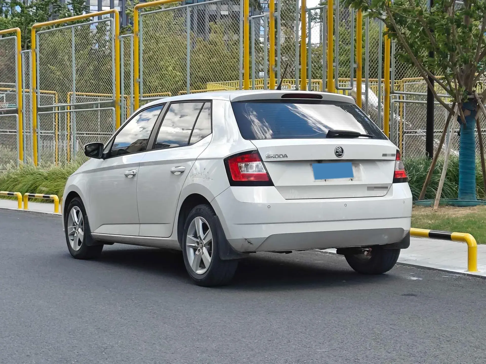 2017 SKODA FABIA thumbnail 4