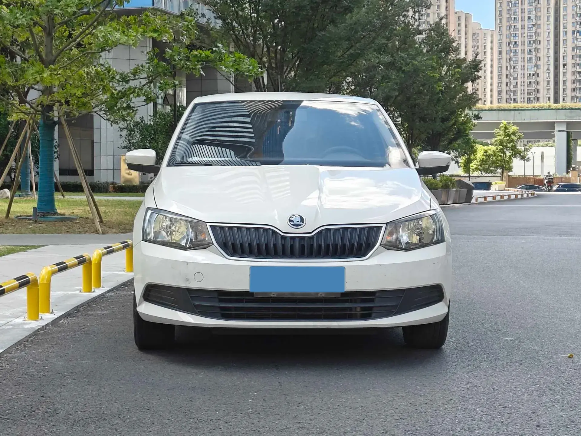 2017 SKODA FABIA thumbnail 2