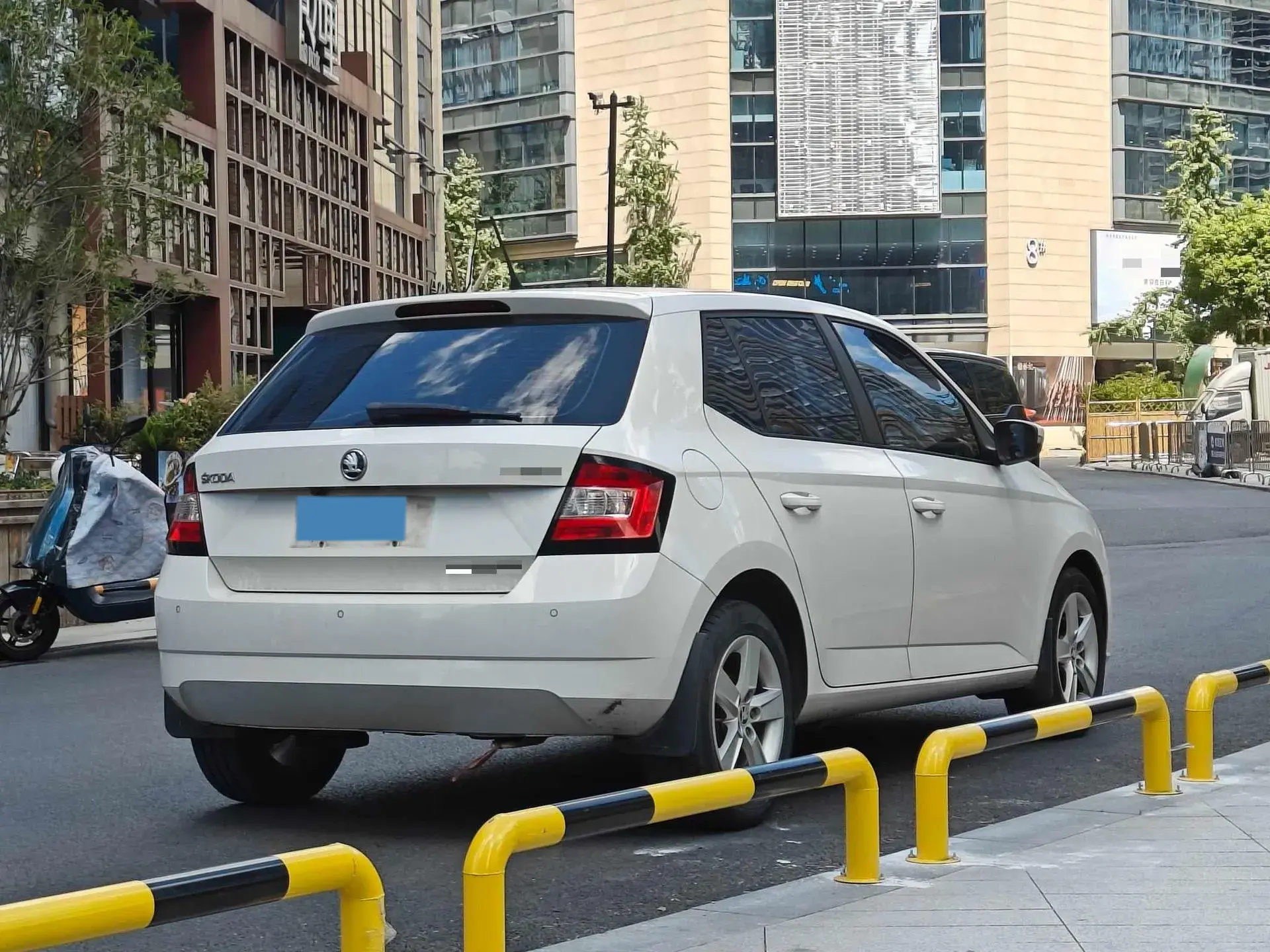 2017 SKODA FABIA thumbnail 3