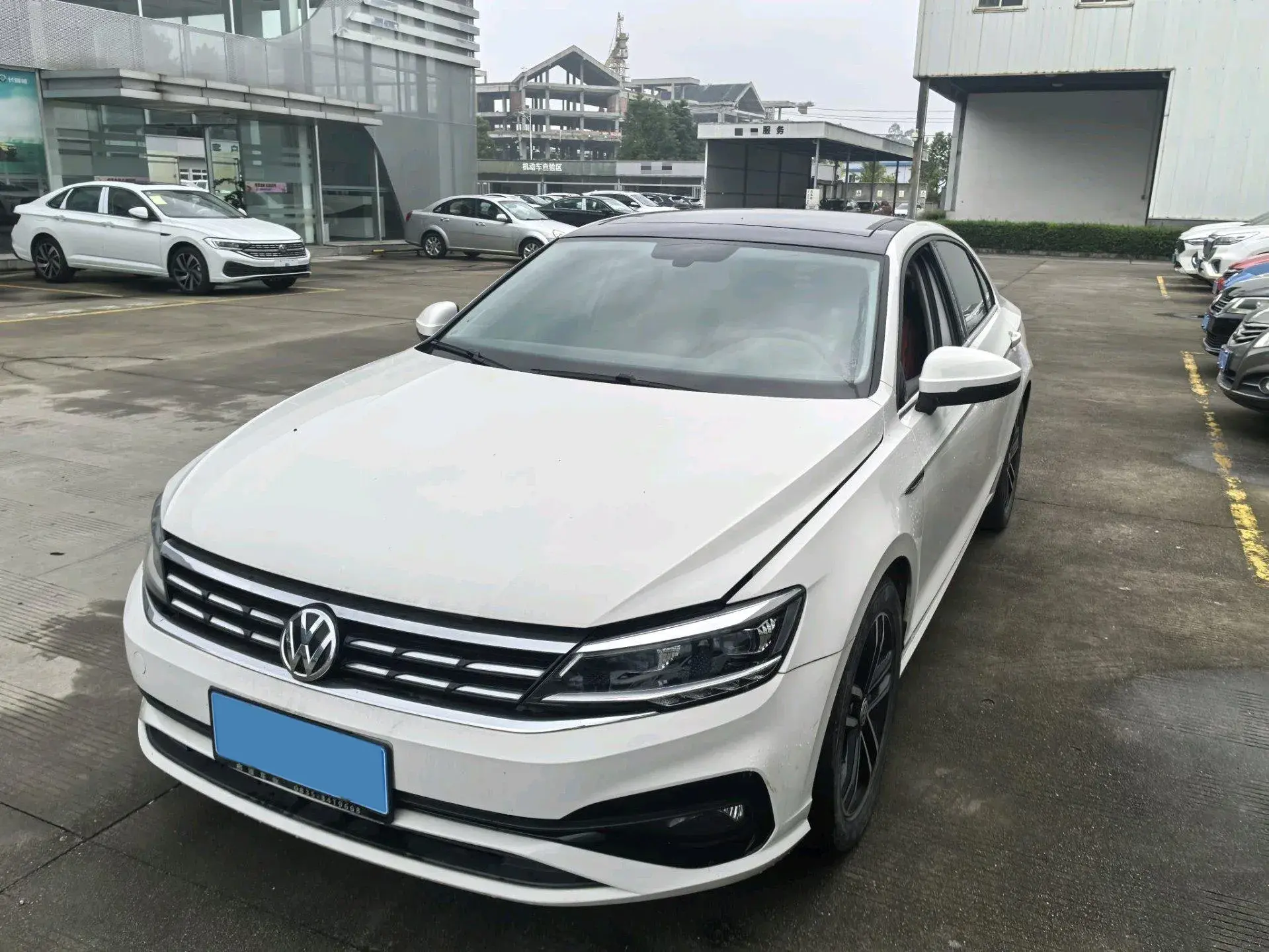 2021 VOLKSWAGEN LAMANDO view 1