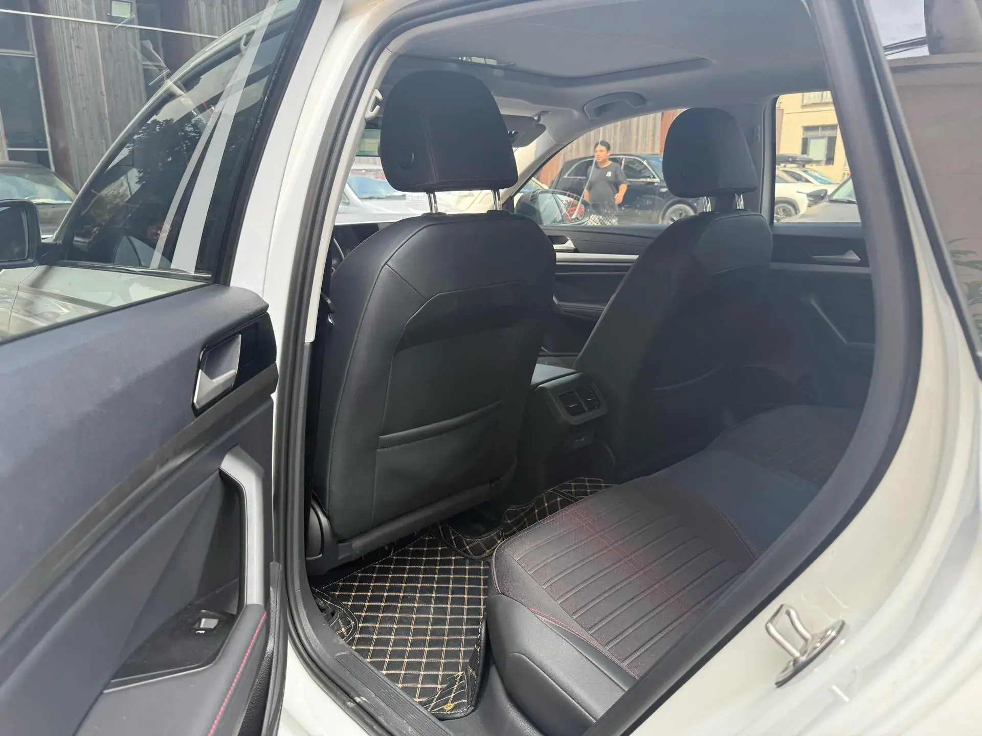 2023 VOLKSWAGEN LAVIDA thumbnail 3