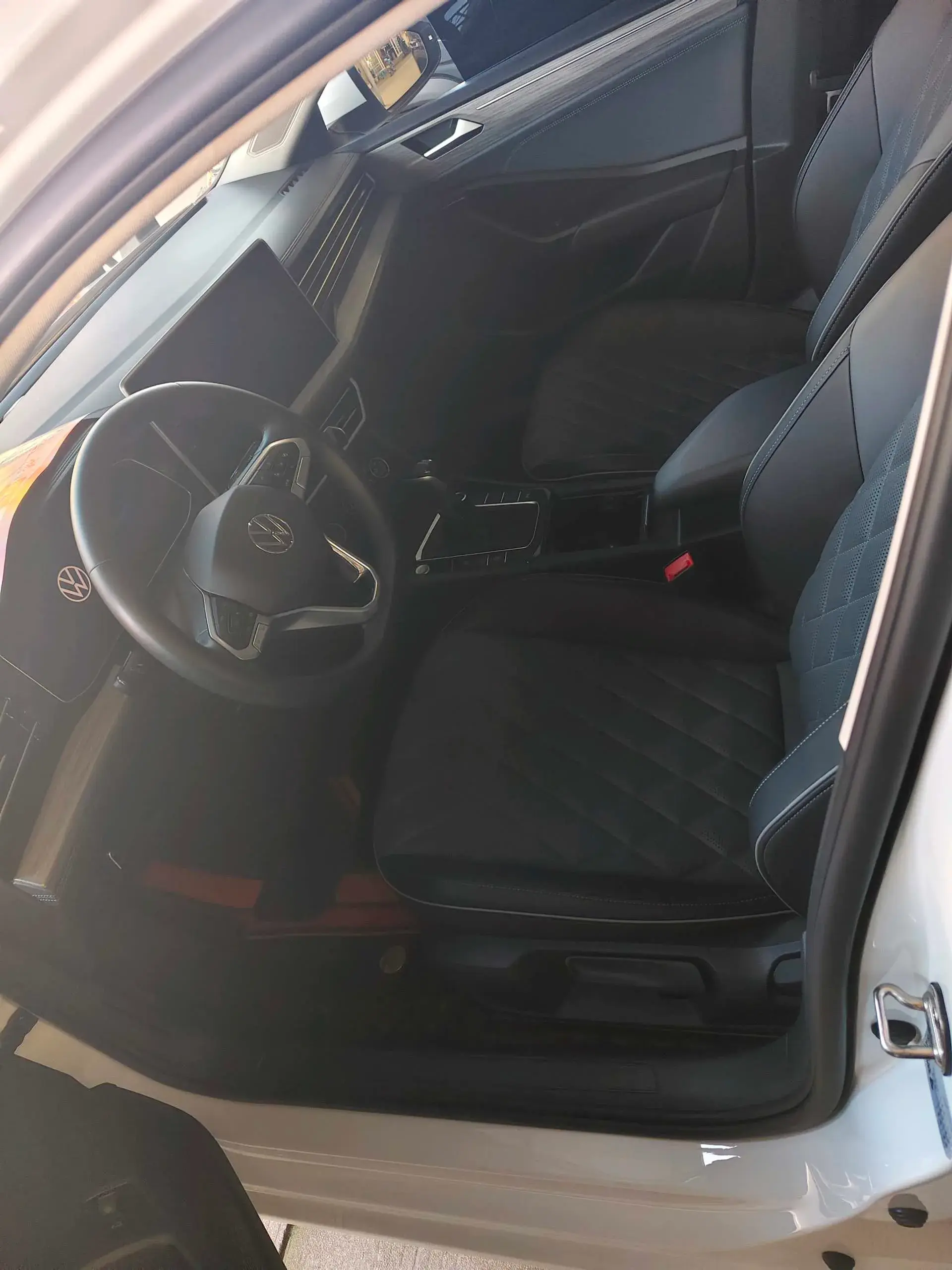 2023 VOLKSWAGEN SAGITAR thumbnail 3